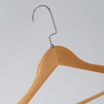 Вешалка-плечики из дерева для одежды, L445 мм - C30N/1-C33XX(светл/хром)