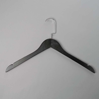 Плечики-вешалка из дерева для одежды, L440 мм - C31/1-К(черн/хром)