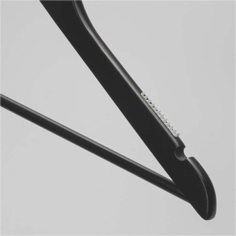 Плечики из дерева с перекладиной для одежды, L445 мм - C30N/1-T150B(черн/зол)