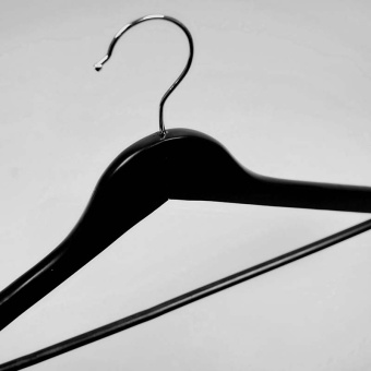 Плечики-вешалка из дерева с перекладиной, L445 мм - C30N-К(черн мат)