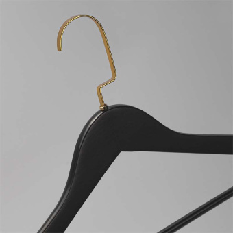 Плечики из дерева с перекладиной для одежды, L445 мм - C30N/1-T150B(черн/зол)