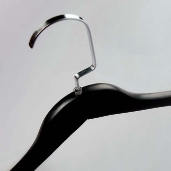 Плечики-вешалка из дерева для одежды, L440 мм - C31/1-К(черн/хром)